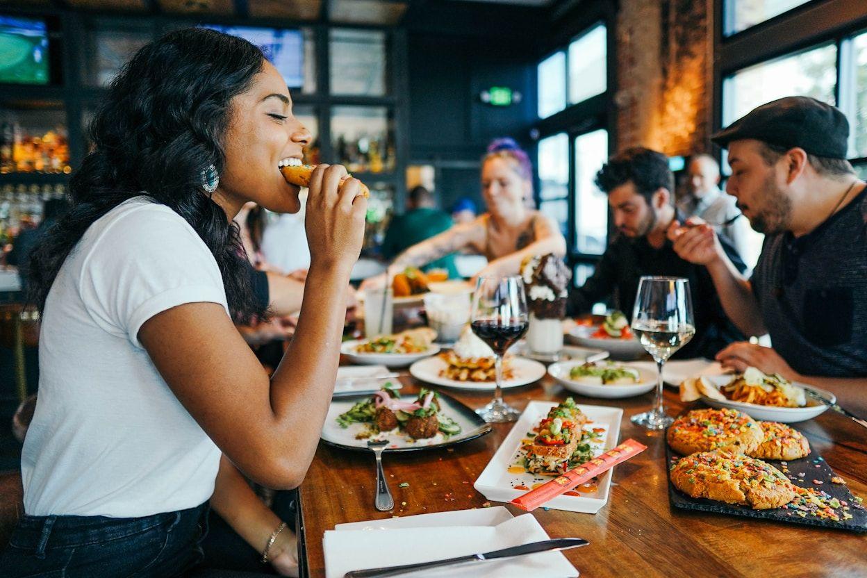 Food and beverage flyer distribution use case